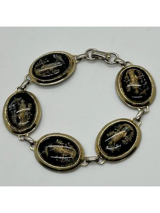 Vintage Reverse Carved Lucite Intaglio Bracelet Asian Geisha Design Gold Tone Pa - Picture 1 of 11